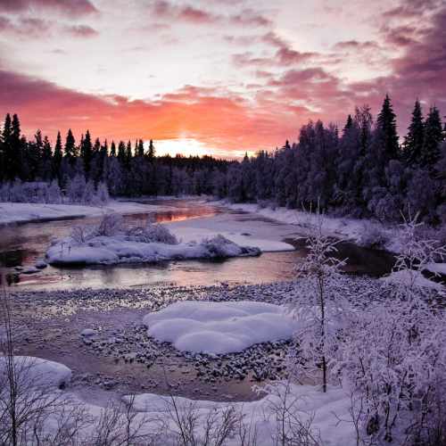 thumbnails/500/jonikantonen_20071211_1346_Äkäslompolon auringonlasku.jpg